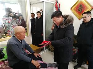 慰問在鄉(xiāng)老復(fù)員軍人1