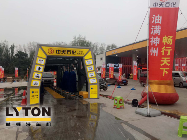 FX-11-7七刷隧道式連續洗車機整機航空鋁合金材質加工而成,國際高端洗車機制造工藝。外形美觀新穎、大方。