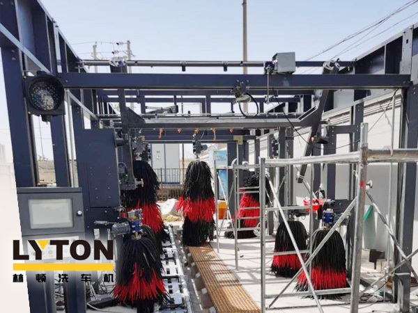 樹成品油終端市場核心競爭能力,打造一站式增值服務平臺!常州耀昌加油站配置林頓經典FX/80系列隧道連續(xù)式洗車機