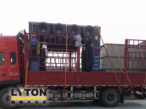 三十年煉化經(jīng)驗(yàn),高清潔定制油品!小海豚Mini Dolphin油站選擇lyton龍門往復(fù)式全自動(dòng)洗車機(jī)