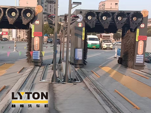 環(huán)保節(jié)水效率高!兩臺林頓龍門往復(fù)式全自動洗車機即將竣工!