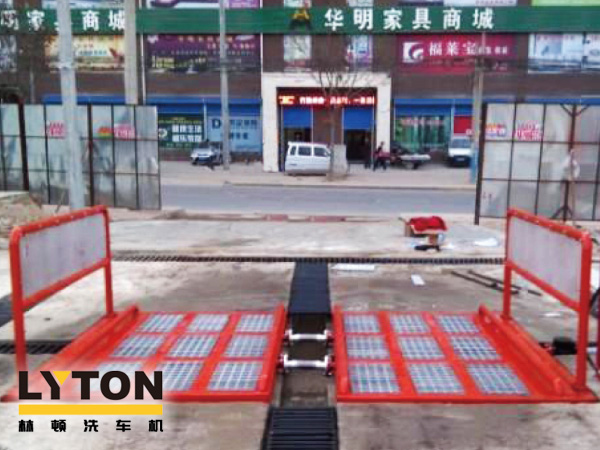 經濟型工程車輛自動洗輪機是林頓電腦洗車機專為沖洗各類工程車輛的輪胎及底盤而設計,該設備結構簡單,功能齊全,高壓沖洗工程車輛底盤及兩側。