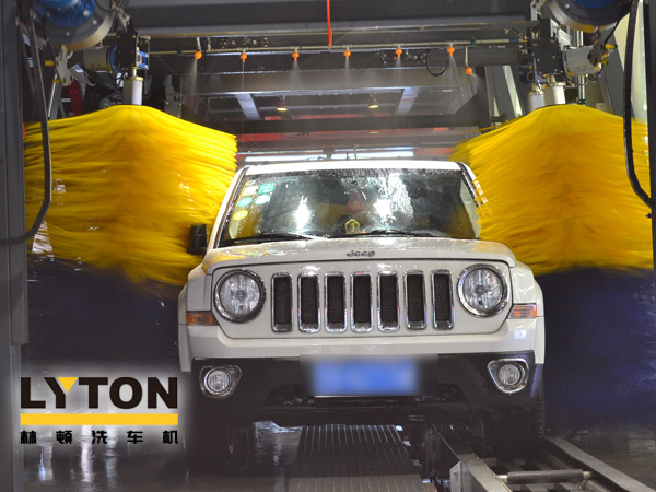 重要提醒！炎炎夏日，電腦洗車機設備洗車前務必記得先用玻璃水先冷卻擋風玻璃，防止玻璃爆裂！