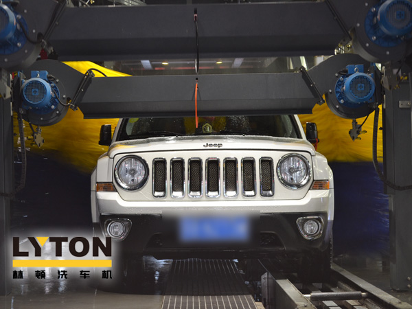 重要提醒！炎炎夏日，電腦洗車機設備洗車前務必記得先用玻璃水先冷卻擋風玻璃，防止玻璃爆裂！