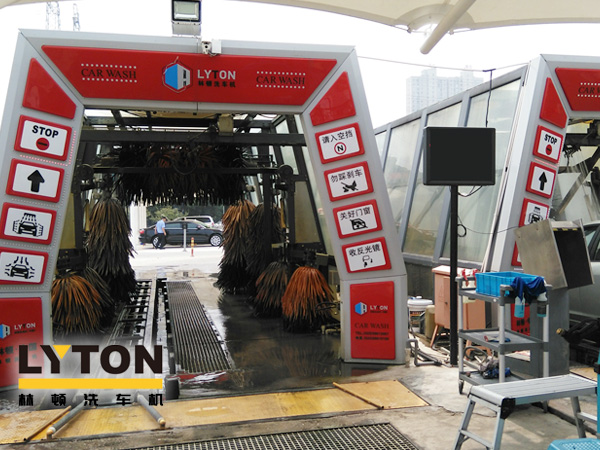 炎炎夏日，車廂如烤爐一般，夏季該怎么洗車？林頓電腦洗車機告訴您！夏季正確洗車“姿勢”！