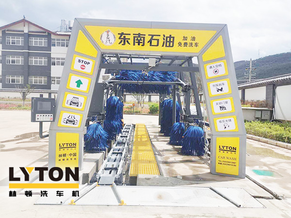 黃色款林頓FX-11系列隧道式連續全自動洗車機設備,外表高壓沖洗、仿型超柔刷洗、輪刷清洗等,眾多客戶選擇!