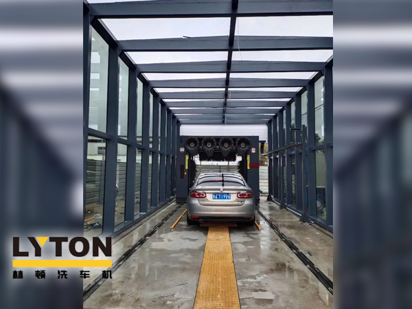 適合場地面積較小，特別是門面房一類的汽車美容店等。該系列洗車機機型已在全國各大中城市普遍使用，得到客戶的一致贊許。