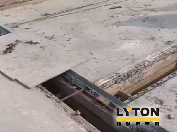 南通公交新裝配lyton大型通道式巴士洗車機,現洗車機基礎建設已完工,待發貨安裝