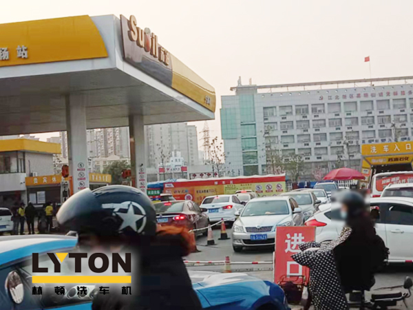  洗車“長龍”哪里見？蘇油寧揚站加油站全自動洗車長期受熱捧