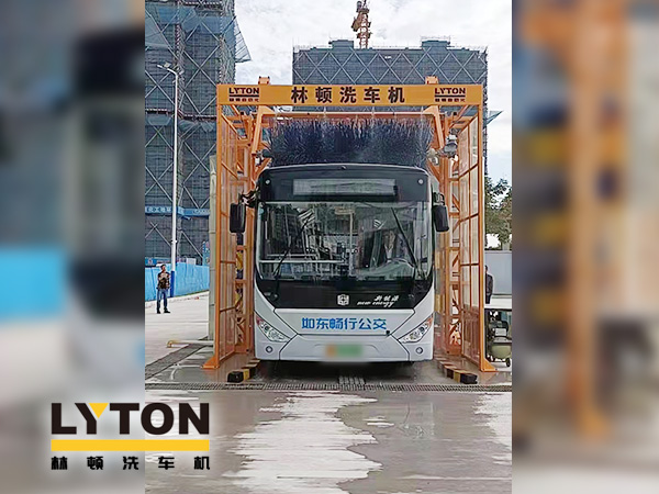 為乘客打造整潔乘車環境，如東暢行公交配置林頓3刷大巴全自動洗車機