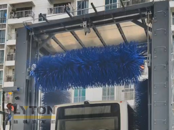 廣東某公交公司引進林頓LM-360系列往復式巴士洗車機