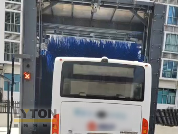 廣東某公交公司引進林頓LM-360系列往復式巴士洗車機